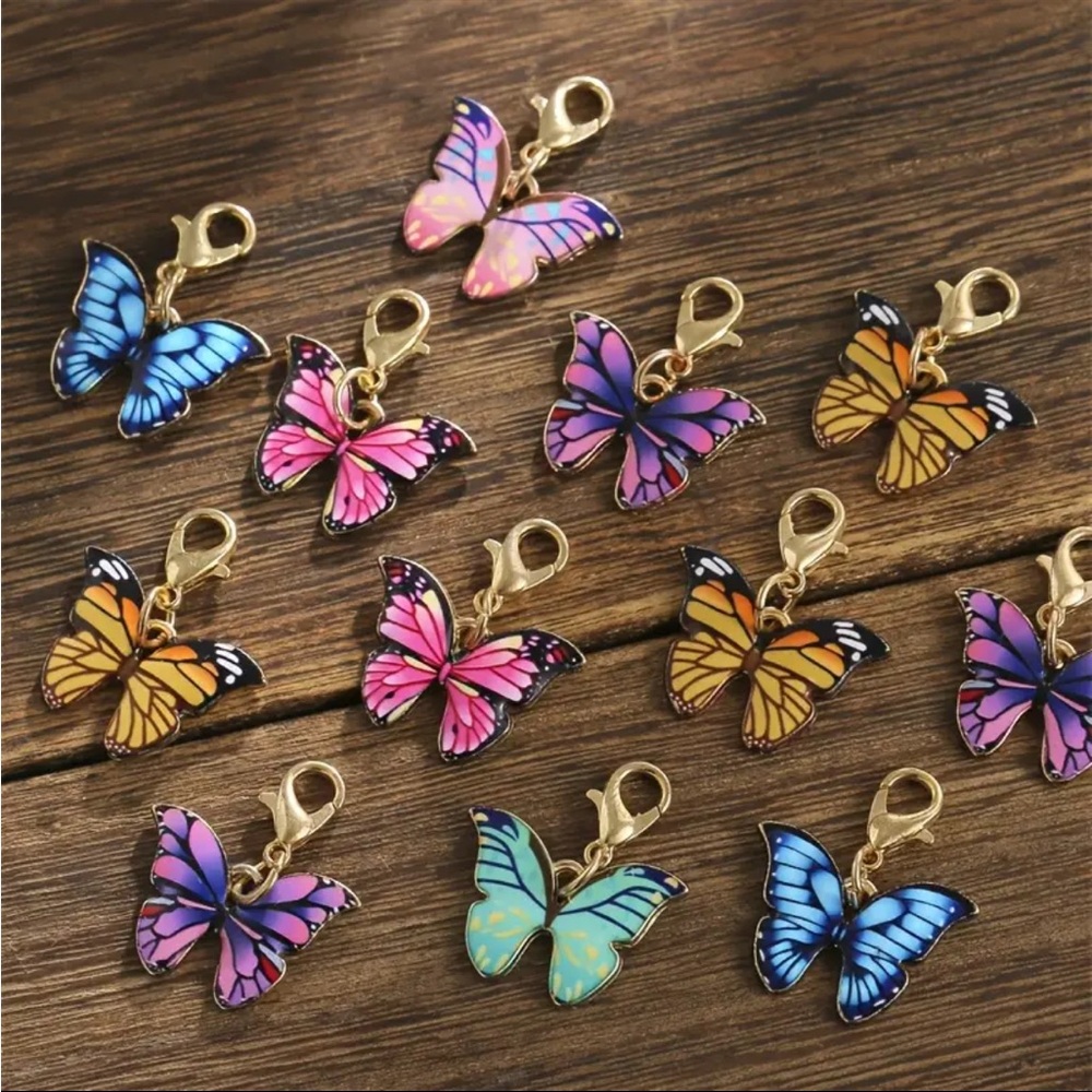 Butterfly Design Keychain - Picture 4 of 5
